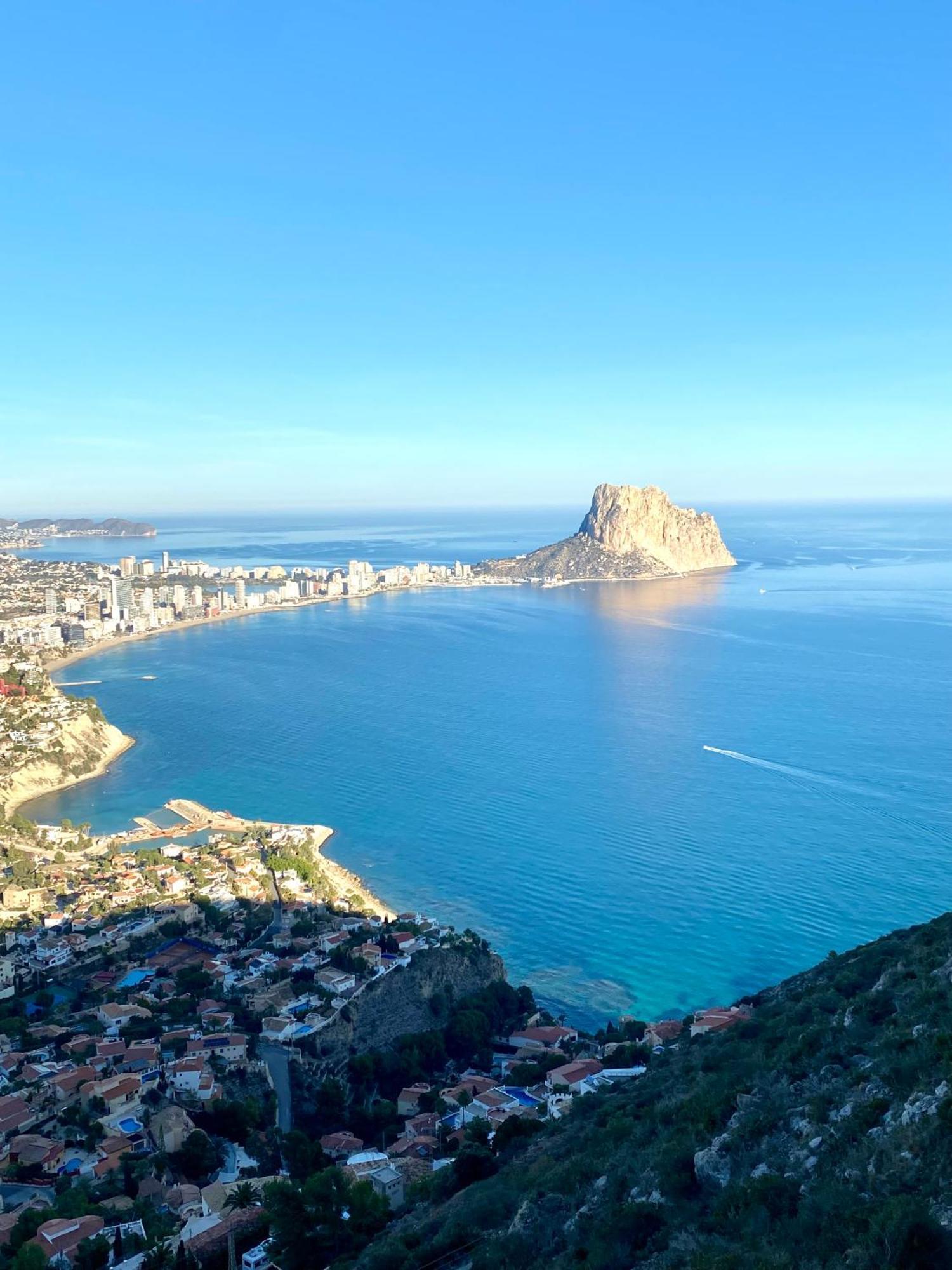 Natalie Calpe Sun 100M To The Beach Center Exterior foto