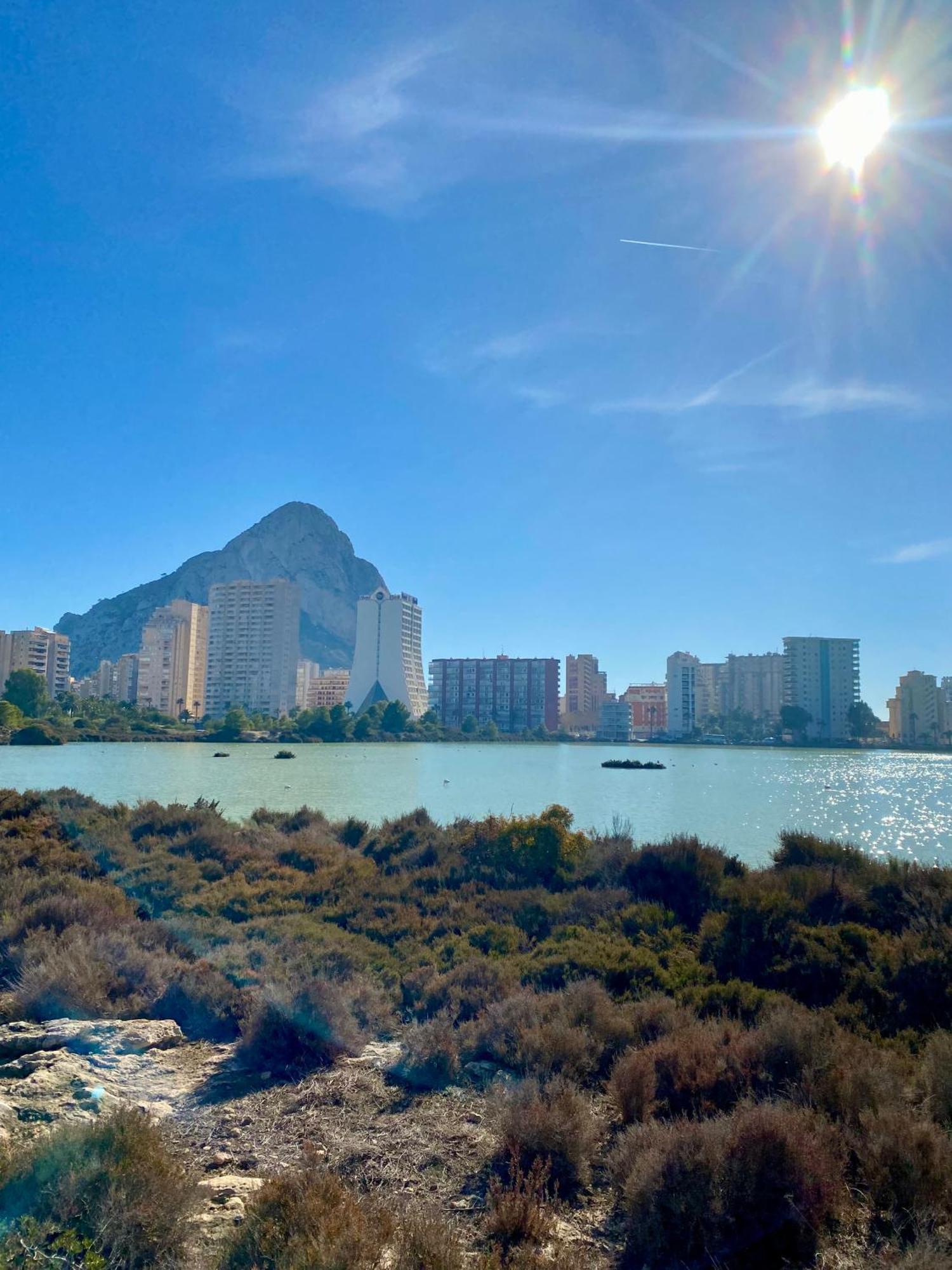 Natalie Calpe Sun 100M To The Beach Center Exterior foto
