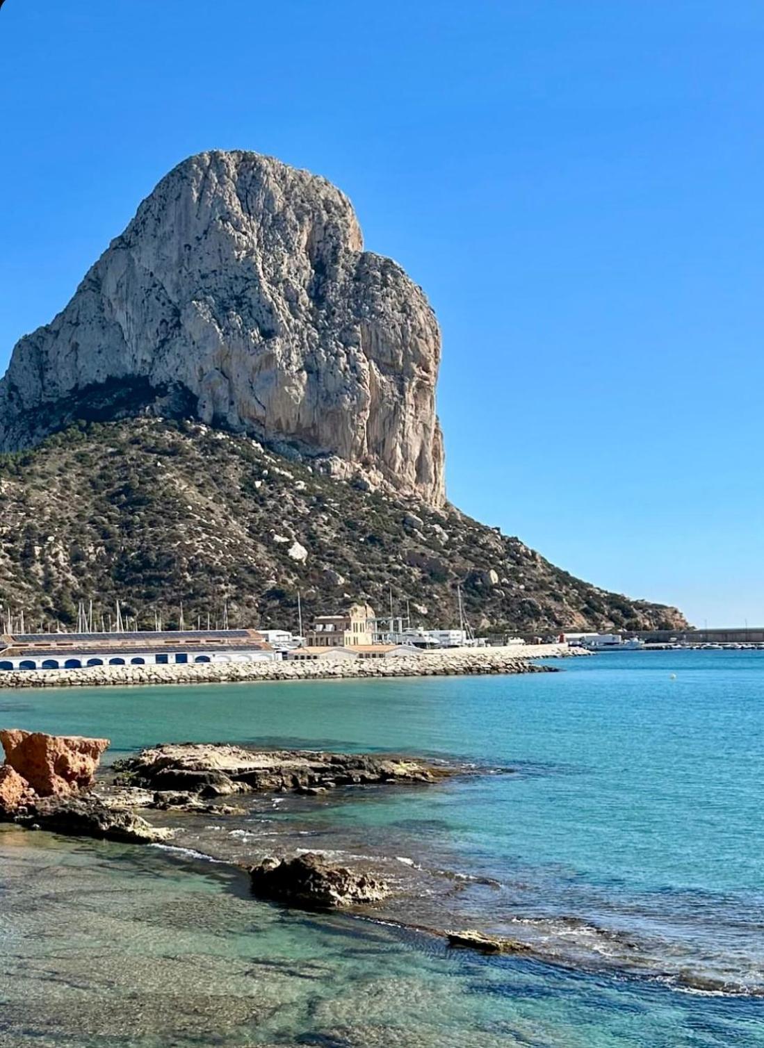 Natalie Calpe Sun 100M To The Beach Center Exterior foto