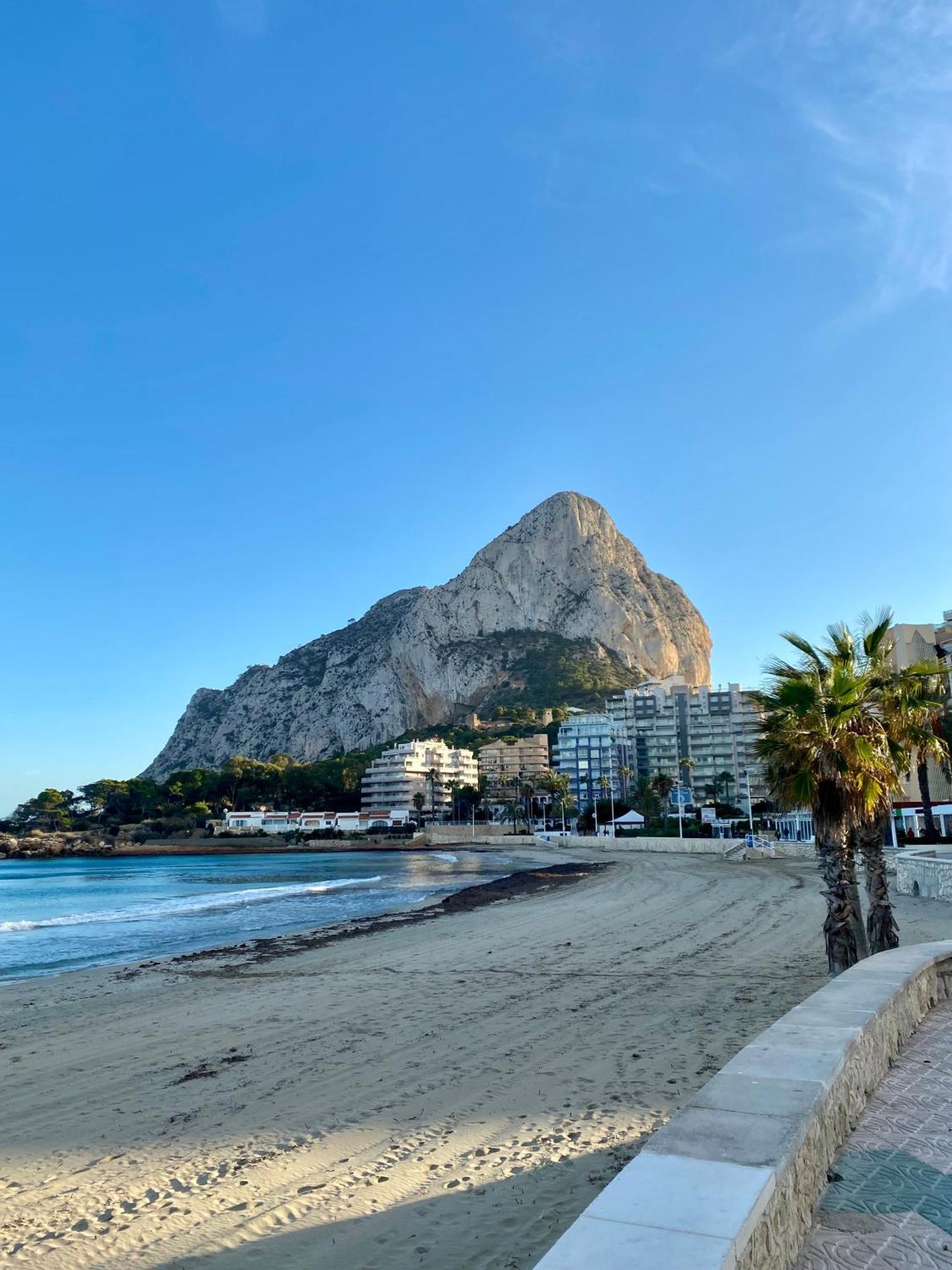 Natalie Calpe Sun 100M To The Beach Center Exterior foto