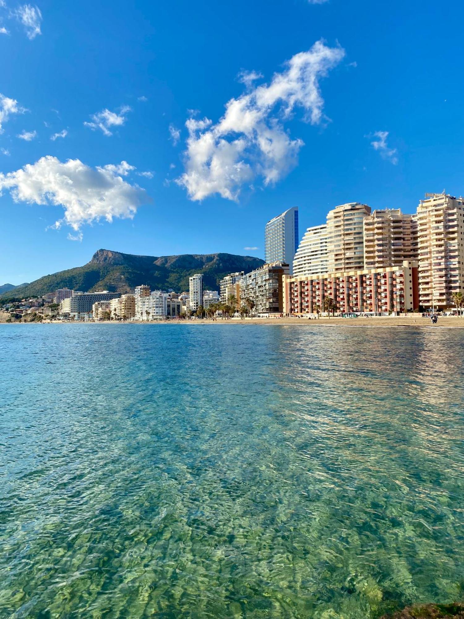 Natalie Calpe Sun 100M To The Beach Center Exterior foto