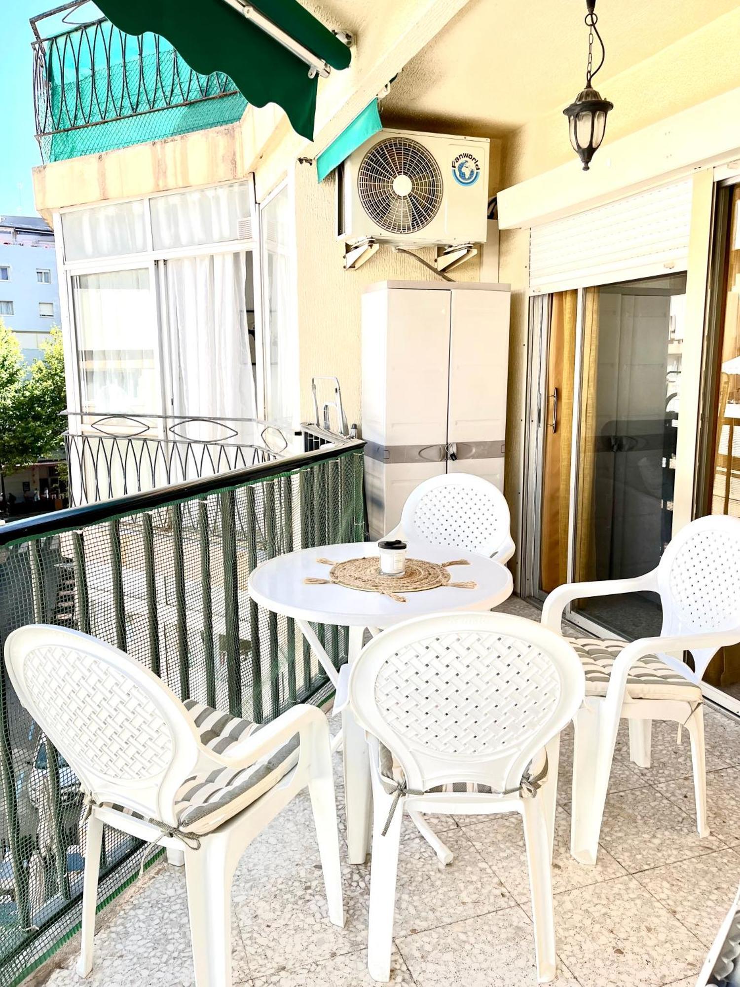 Natalie Calpe Sun 100M To The Beach Center Exterior foto